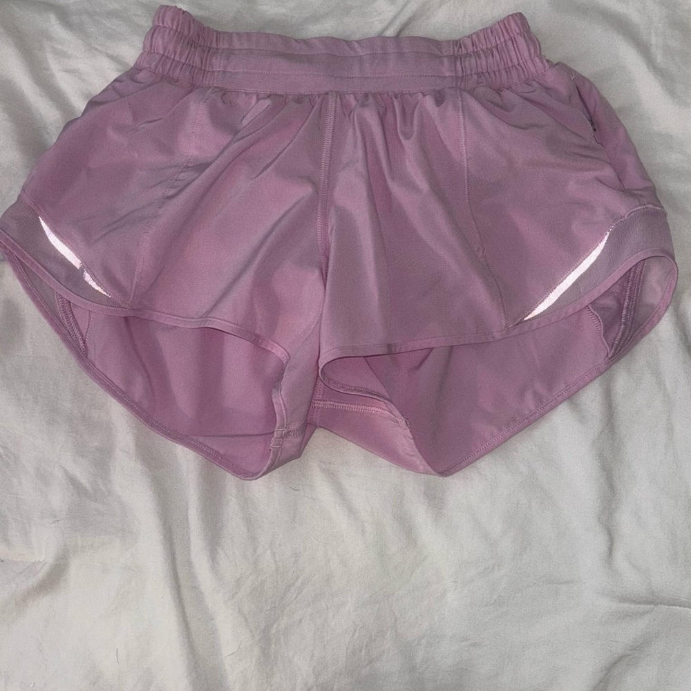 vitapink lululemon hotty hot low rise shorts size 4 2.5 inch inseam